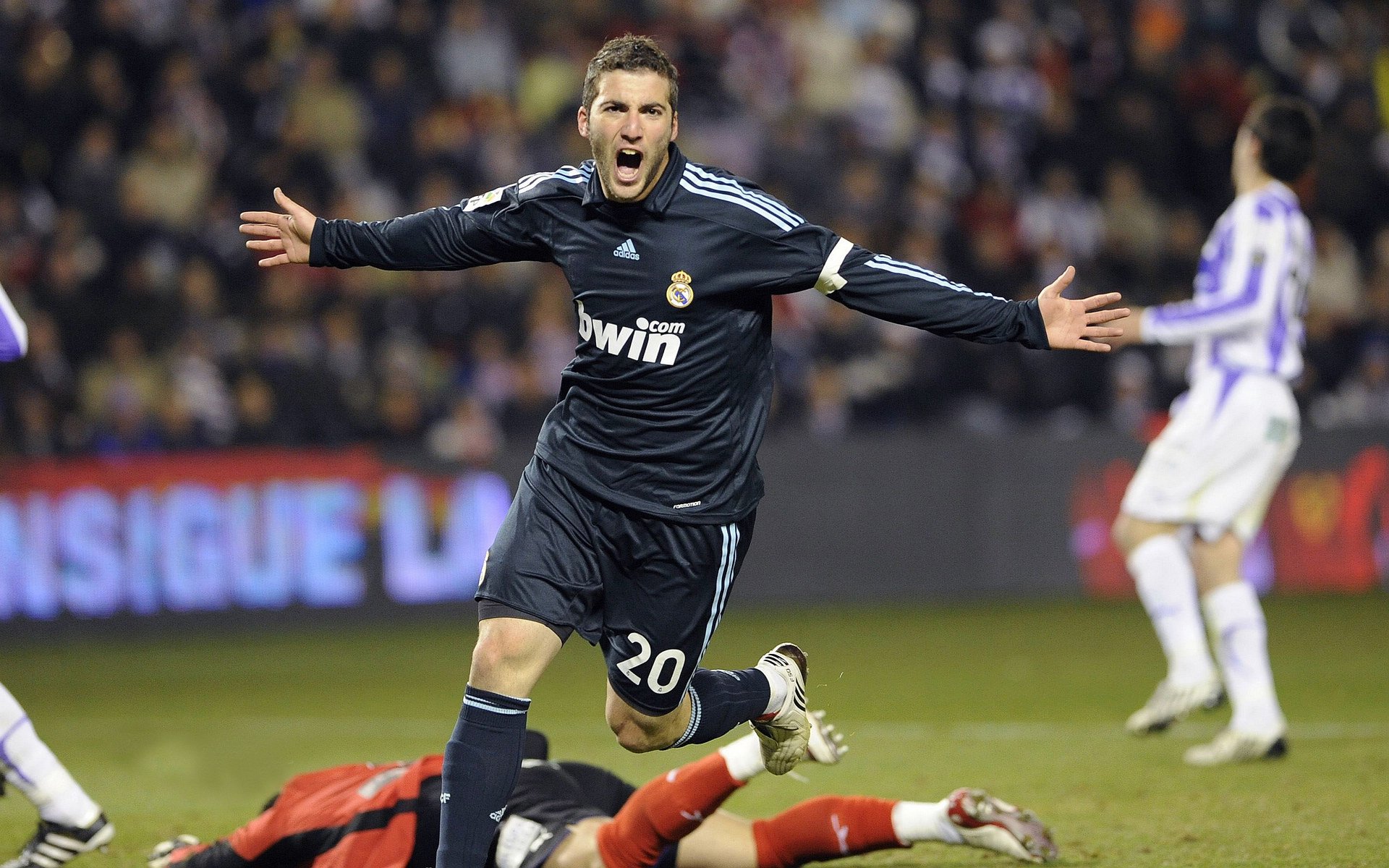 庞蒂冲线瞬间引爆现场气氛，庞蒂斯克